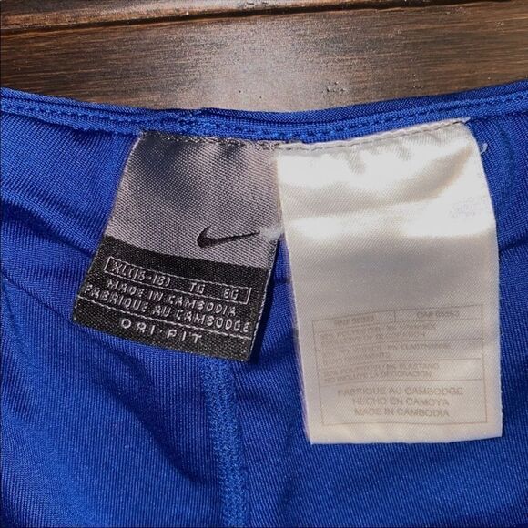 Nike Ladies Shorts    - Picture 2 of 3